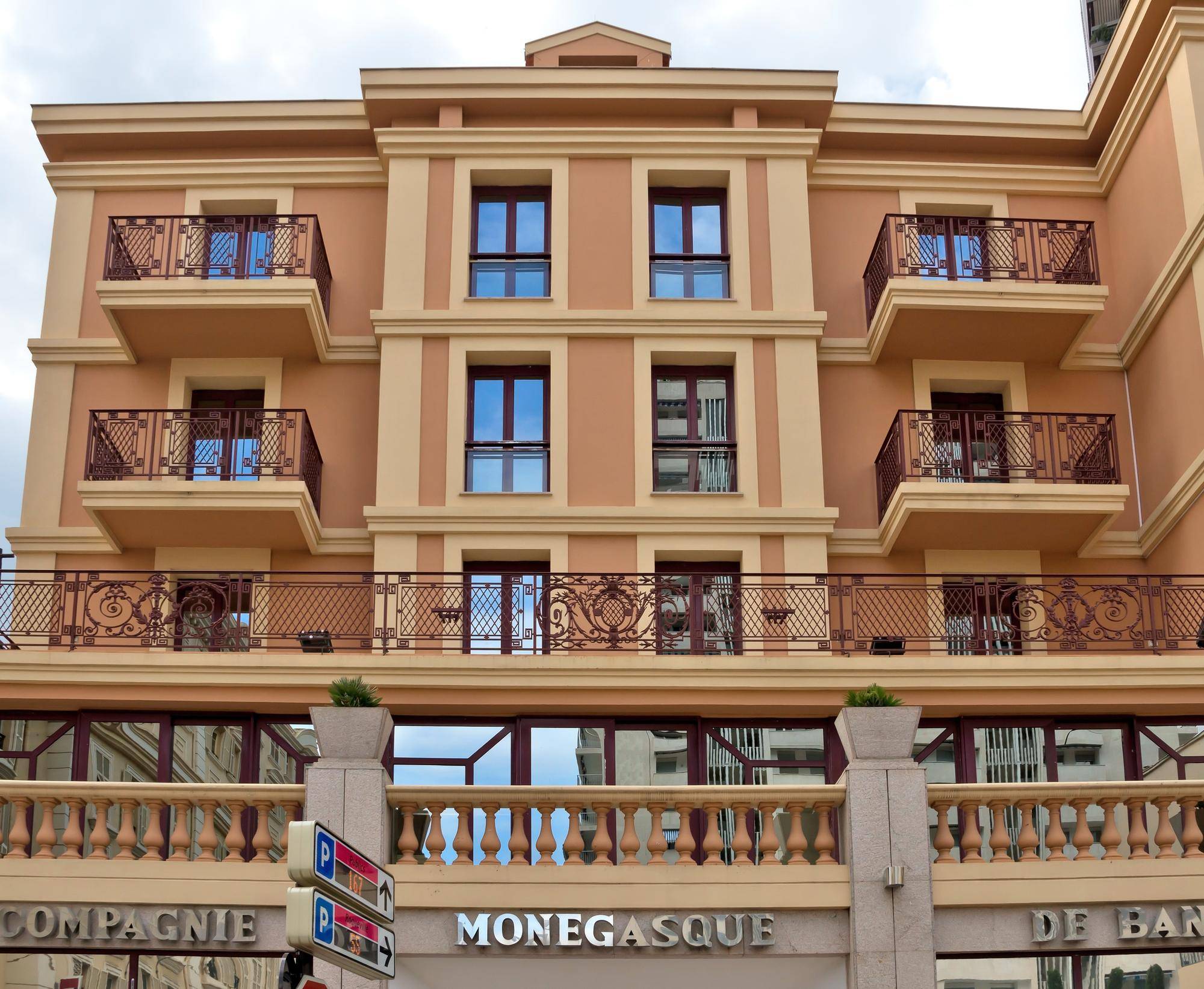 Ile lat ma hotel Bryza i jaka jest jego historia?