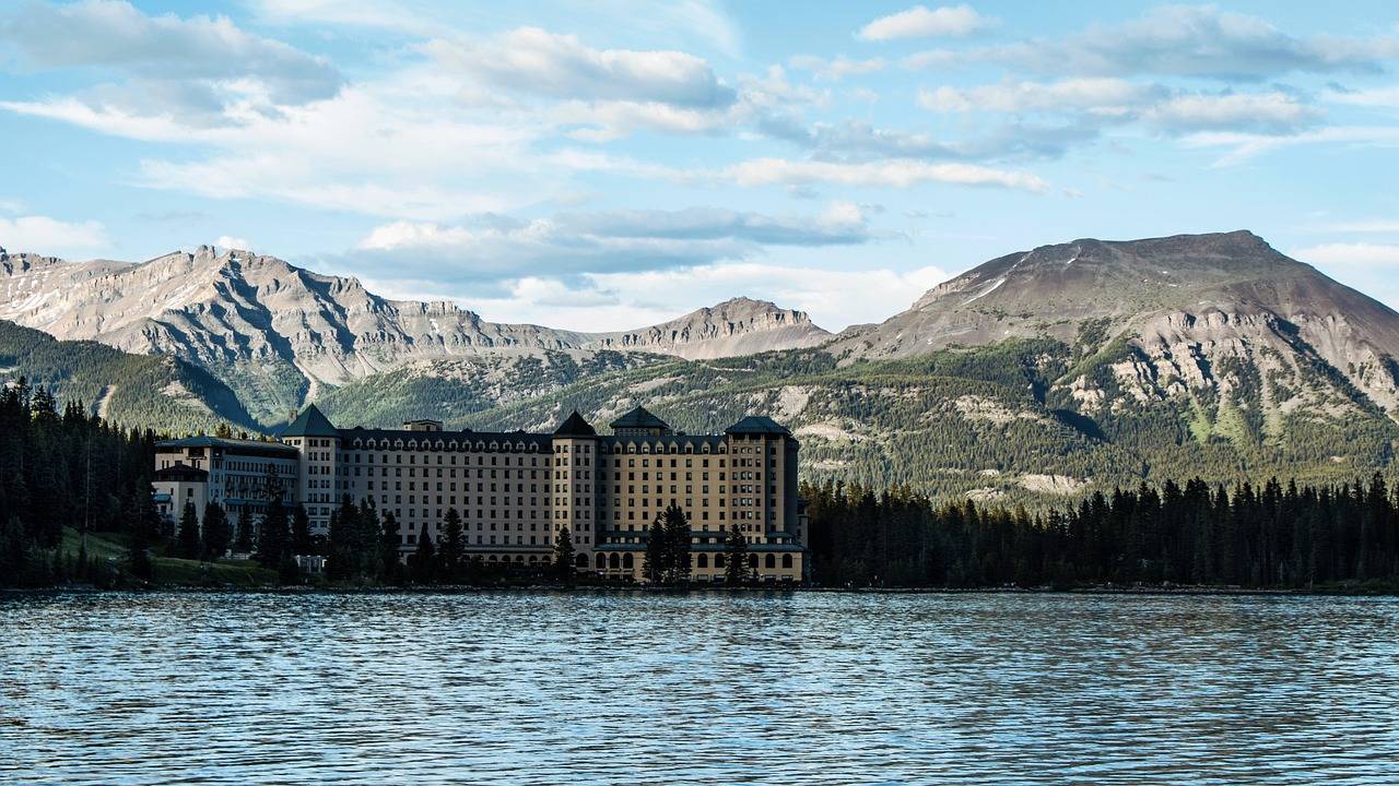 Hotel Narvil gdzie znajduje się popularny obiekt wypoczynkowy?